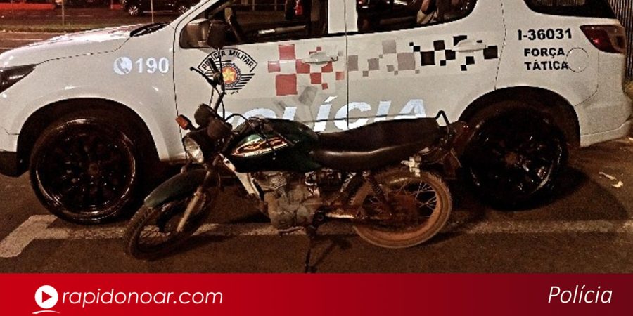Homem é preso com motocicleta usando placa de outro veículo no Centro de Araras