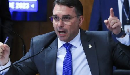 Missão pede que TSE investigue filiação falsa de Flávio Bolsonaro – PIRANOT