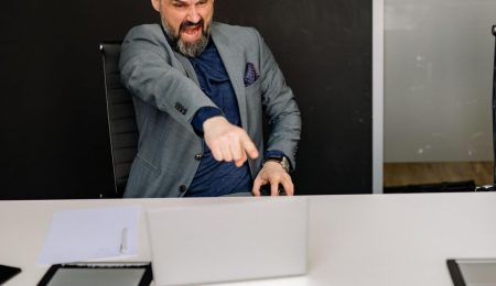Entre 303 participantes, 94,5% percebem medo de retaliação ao denunciar assédio – PIRANOT