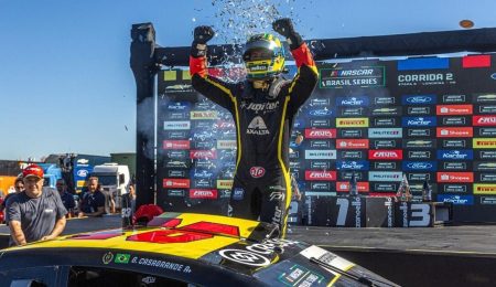 Ultrapassagem dupla leva Casagrande à liderança da NASCAR Brasil – PIRANOT