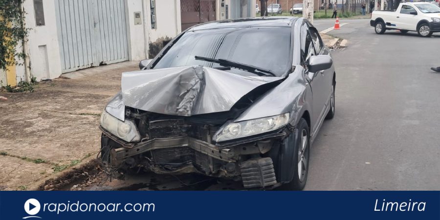 Mulher fica ferida após carro bater contra árvore na Avenida Dr. Antônio de Luna, em Limeira