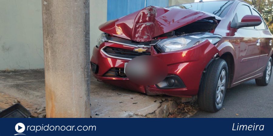 Carro é encontrado abandonado após bater em poste no Parque Real em Limeira