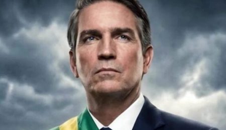Ministro Flávio Dino foi quem autorizou volta da PF às ruas; corporação cumpre 49 mandados de busca e apreensão em suposto esquema de propina e desvio de dinheiro em filme de Bolsonaro