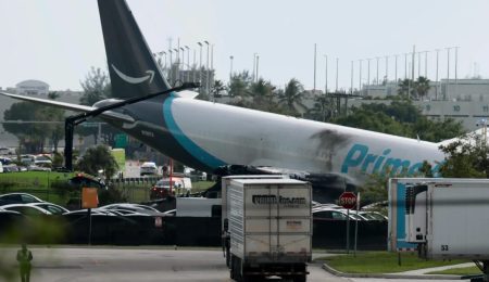 Cargueiro operado para a Amazon ultrapassa pista e pega fogo – PIRANOT