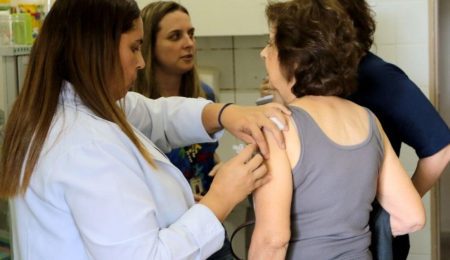 SUS oferece vacina Pneumo 20 a idosos com 85 anos ou mais – PIRANOT