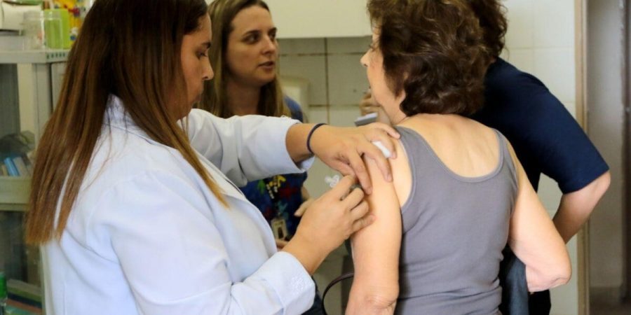 SUS oferece vacina Pneumo 20 a idosos com 85 anos ou mais – PIRANOT